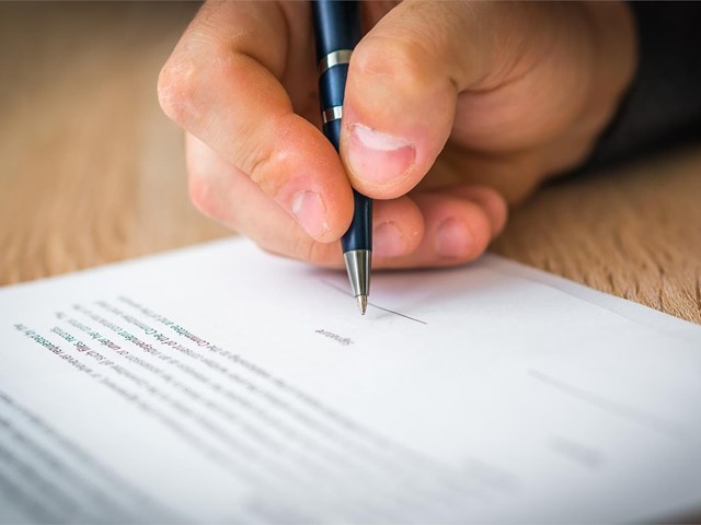 ¿En qué debería fijarme a la hora de firmar un nuevo contrato de trabajo?