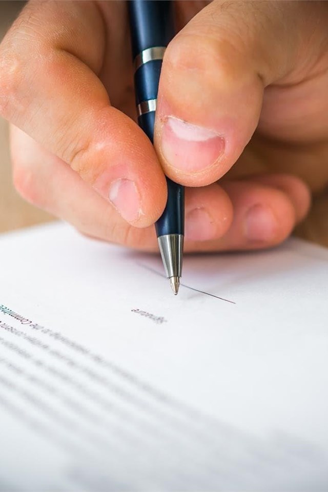 ¿En qué fijarse a la hora de firmar un nuevo contrato?