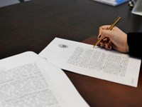 Tu jefe no te da trabajo: ¿qué pasa con tu salario y contrato?